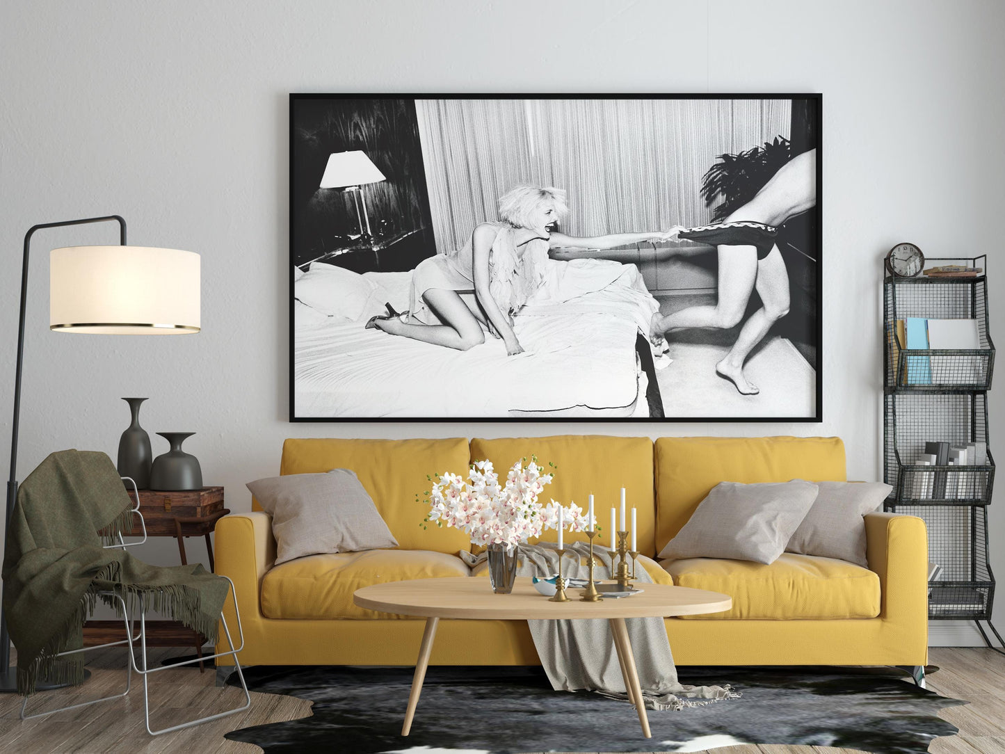 Spielendes Paar im Schlafzimmer | Schwarz-Weiß Retro-Fotografie-Druck
