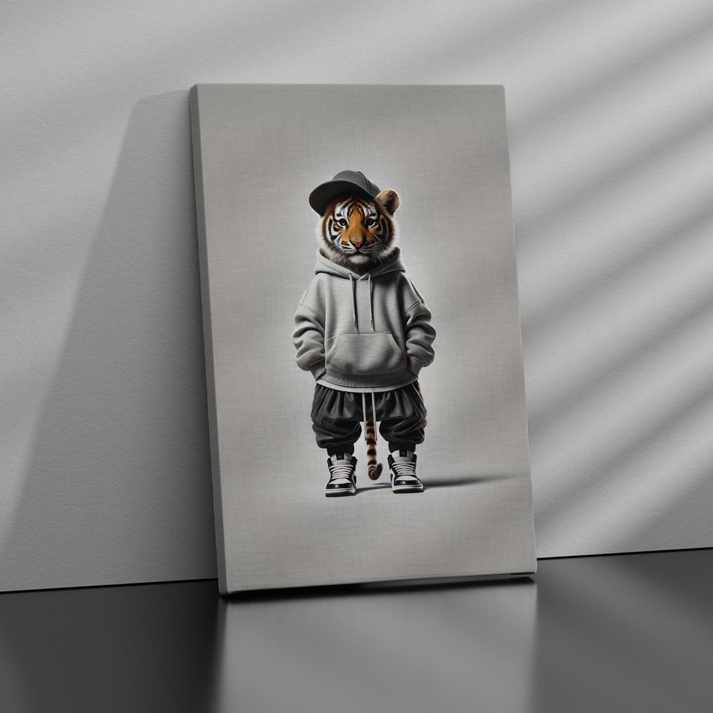 Ikonische realistische Baby-Tiger-Leinwand – Realistische, stilvolle und verspielte Wanddekoration