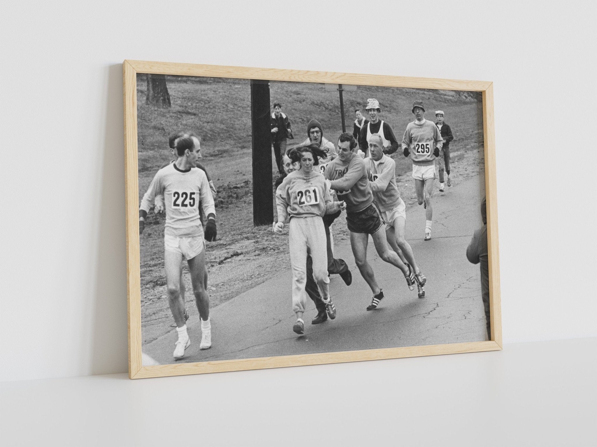 Kathrine Switzer First Woman to Officially Run Boston Marathon Canvas Wall Art - Canvasworkshop